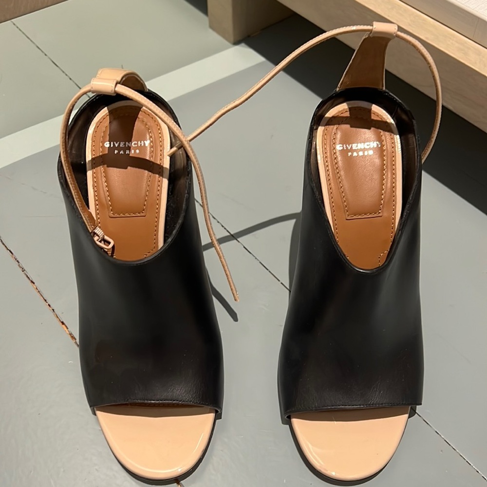 Givenchy slip on leather pumps